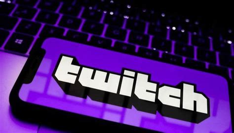 kimmika_|Twitch streamer unbanned one week after having sex live on stream